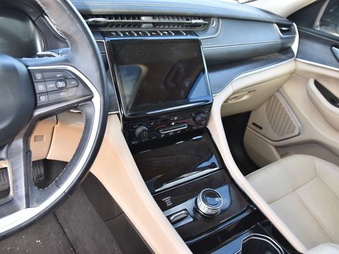 Used 2022 Jeep Grand Cherokee L Limited image 9