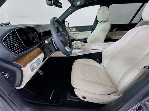 Used 2026 Mercedes-Benz GLS 450 4MATIC image 23