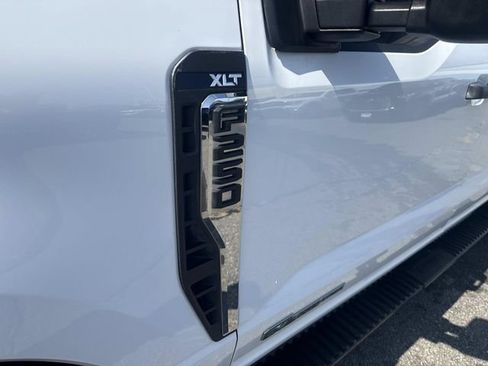 Used 2023 Ford F250 XLT w/ FX4 Off-Road Package AWD/4WD image 11