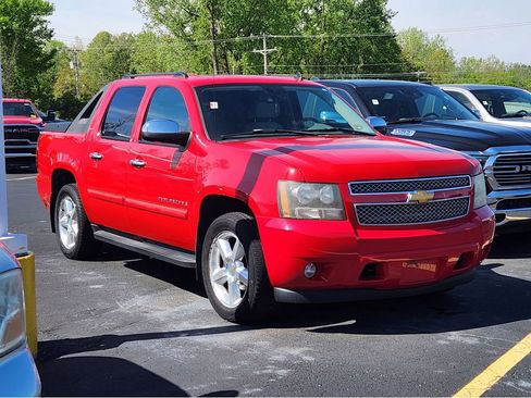 Used 2008 Chevrolet Avalanche LTZ w/ LTZ Preferred Equipment Group AWD/4WD image 6