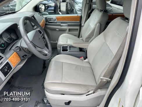Used 2008 Chrysler Town & Country Limited w/ Entertainment Group #3 image 13