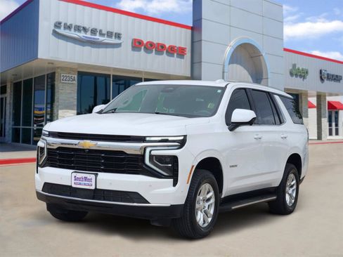 Used 2025 Chevrolet Tahoe LS RWD image 2