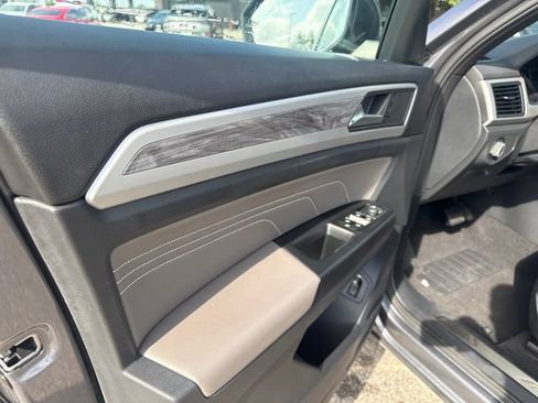 Used 2021 Volkswagen Atlas Cross Sport SE FWD image 12