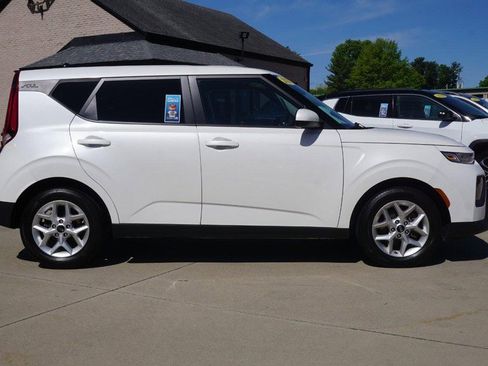 Used 2021 Kia Soul S FWD image 2