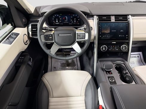 New 2026 Land Rover Discovery Limited Edition image 16