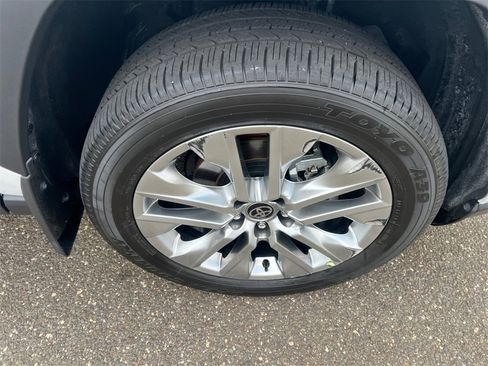 Used 2025 Toyota RAV4 XLE Premium image 17