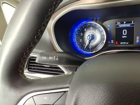 Used 2023 Chrysler Voyager LX FWD image 19