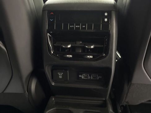 Used 2025 Jeep Grand Cherokee L Altitude image 30