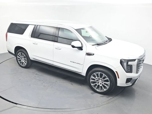 Used 2025 GMC Yukon XL Denali image 29