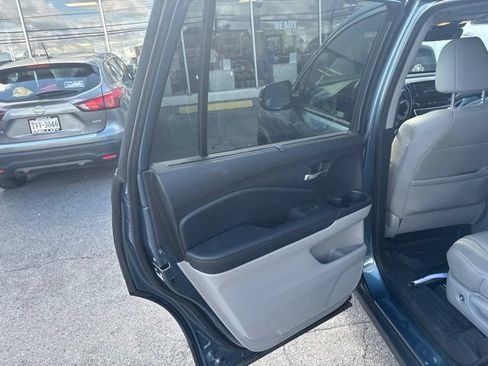 Used 2019 Honda Pilot Touring image 5