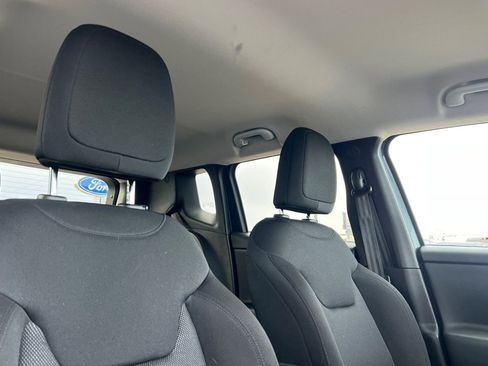 Used 2023 Jeep Renegade Latitude image 18