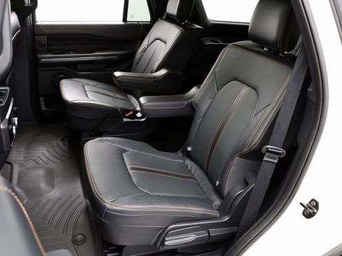 Used 2023 Ford Expedition Platinum image 11