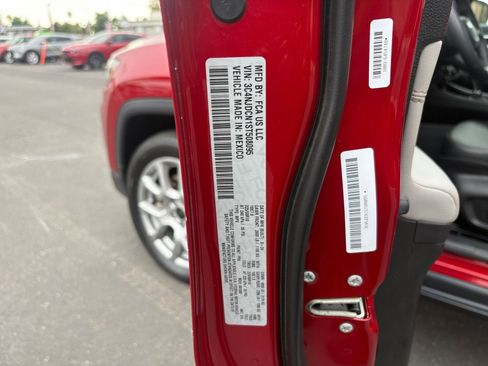 Used 2025 Jeep Compass Limited AWD/4WD image 29