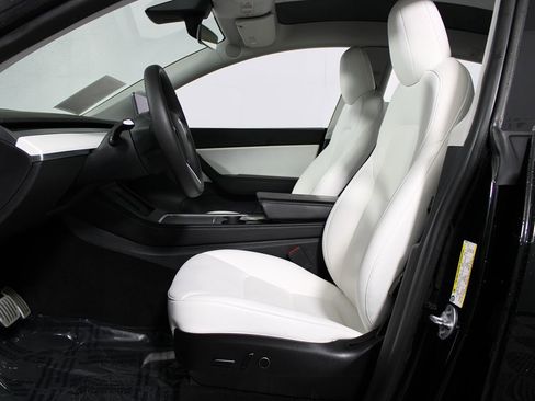 Used 2022 Tesla Model Y Performance image 9