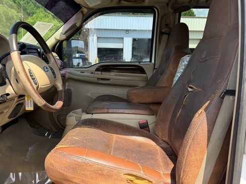 Used 2005 Ford F250 XL AWD/4WD image 2