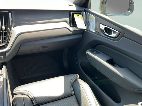 New 2026 Volvo XC60 B5 Ultra w/ Climate Package AWD/4WD image 15