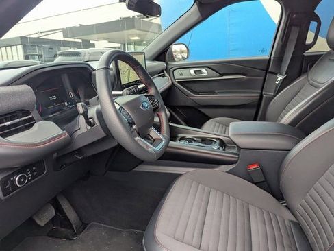 Used 2025 Ford Explorer ST-Line w/ ST-Line Street Pack image 24