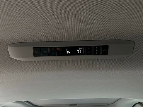 Used 2025 Toyota Sienna XLE image 14