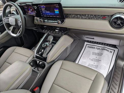 Used 2025 Chevrolet Colorado ZR2 w/ Technology Package image 21