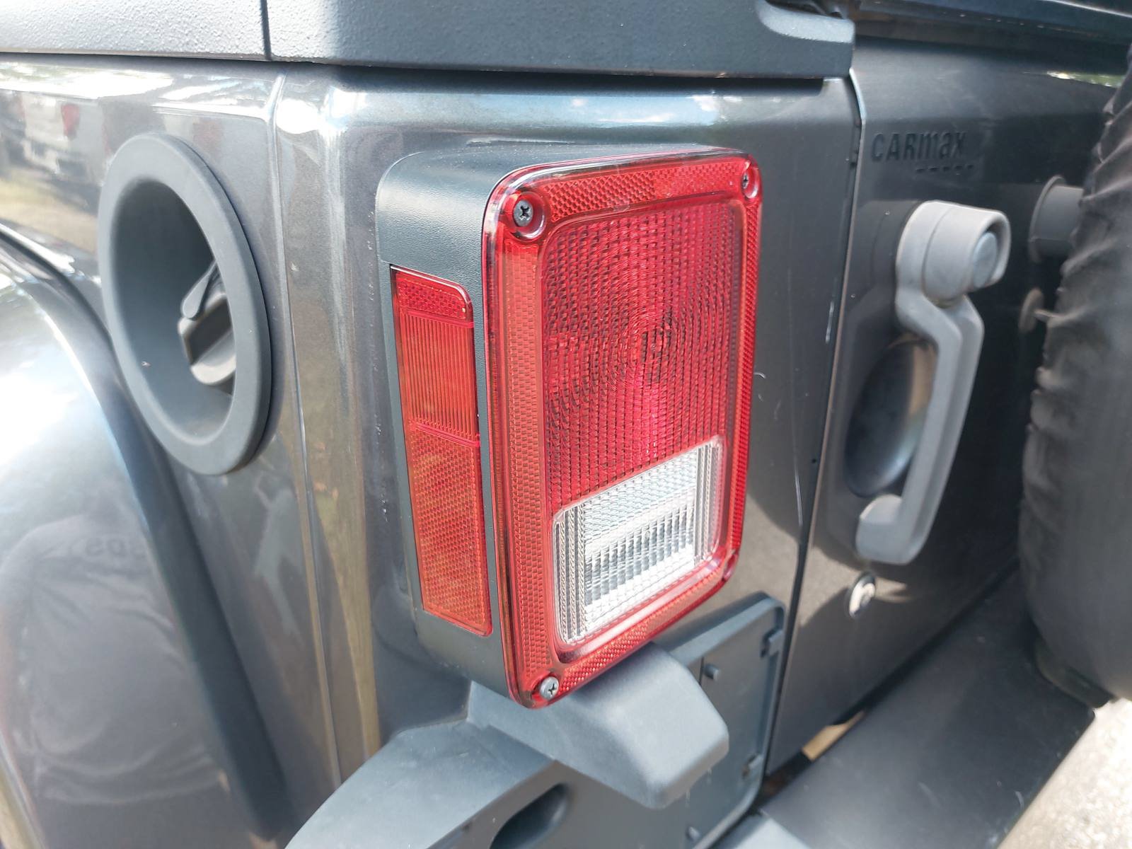 Used 2018 Jeep Wrangler Unlimited Sahara AWD/4WD image 31