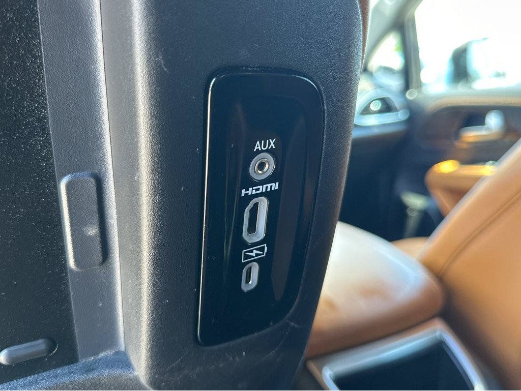 Used 2023 Chrysler Pacifica Pinnacle FWD image 45