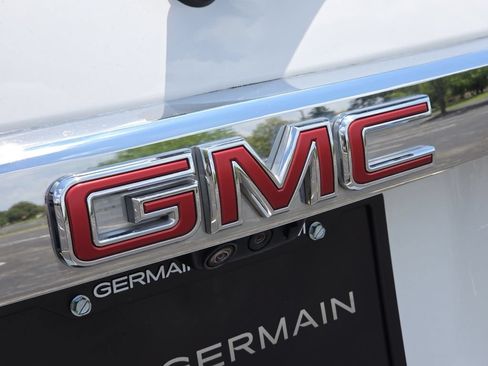 Used 2023 GMC Acadia Denali w/ Denali Technology Package FWD image 19
