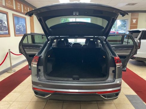 Used 2023 Volkswagen Atlas Cross Sport SE AWD/4WD image 7