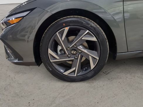 Certified 2025 Hyundai Elantra Sport image 7