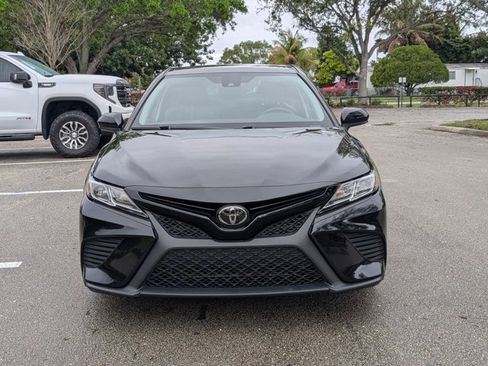 Used 2020 Toyota Camry SE image 2