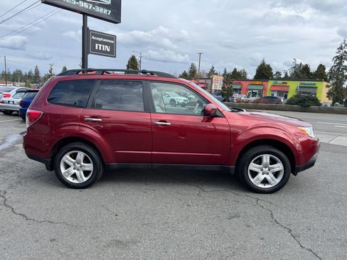 Used 2010 Subaru Forester 2.5X Premium image 6