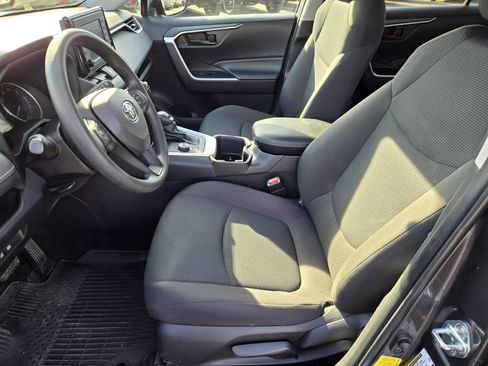 Used 2022 Toyota RAV4 LE image 15