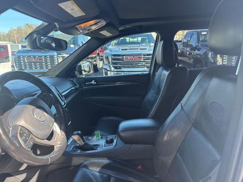 Used 2020 Jeep Grand Cherokee Overland image 16