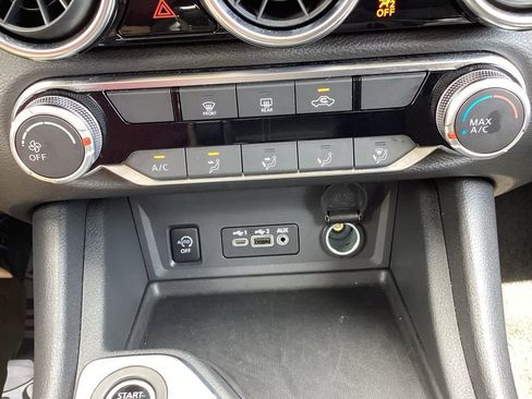Used 2025 Nissan Sentra SV FWD image 17