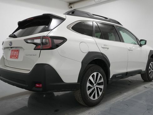 Used 2025 Subaru Outback Premium image 18
