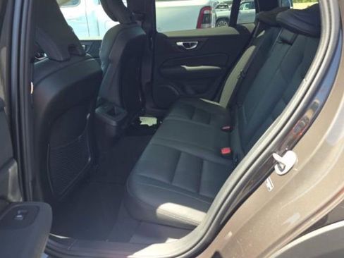 Used 2025 Volvo V60 B5 Cross Country Plus AWD/4WD image 6