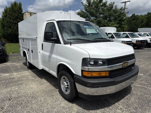 New 2025 Chevrolet Express 3500 w/ Power Convenience Package image 2