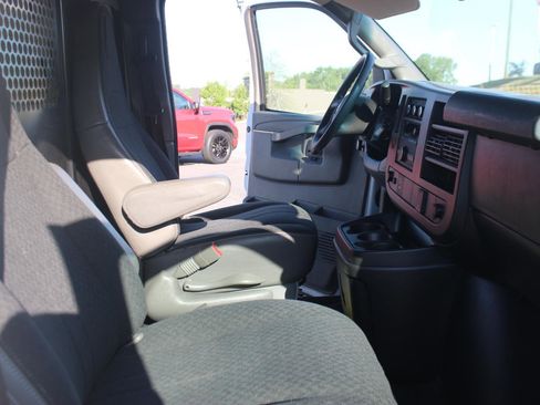 Used 2021 GMC Savana 2500 w/ Driver Convenience Package RWD image 31