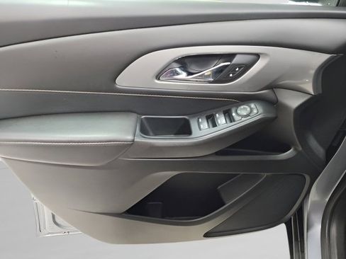 Used 2021 Chevrolet Traverse LS image 21