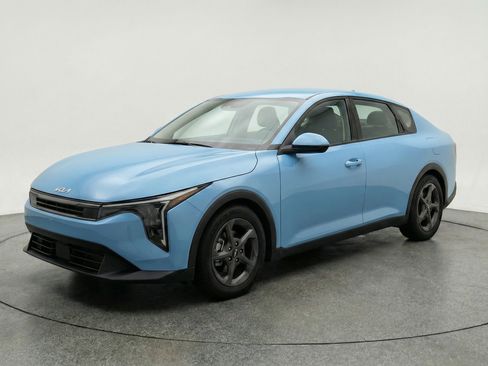 Used 2025 Kia K4 FWD image 3