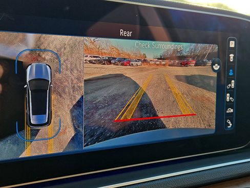 Used 2024 Mercedes-Benz GLE 350 4MATIC w/ AMG Line Exterior image 19