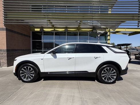 Used 2024 Cadillac Lyriq Sport RWD image 7