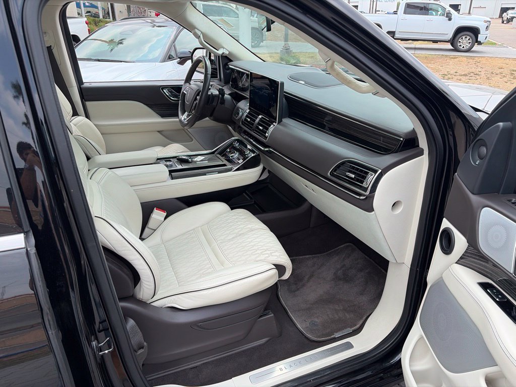 Used 2023 Lincoln Nautilus FWD w/ Premium Package image 10