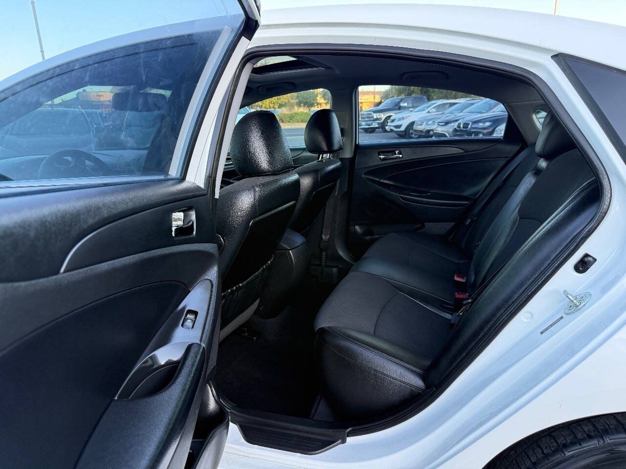 Used 2013 Hyundai Sonata SE w/ Navigation & Sunroof Pkg FWD image 11
