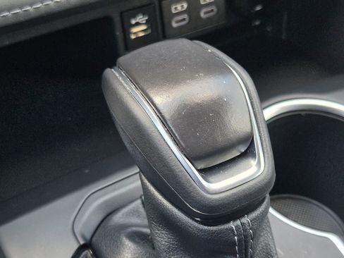 Used 2025 Toyota Highlander LE FWD image 21