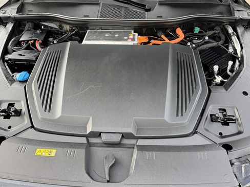 Used 2021 Audi e-tron Premium w/ Convenience Plus Package image 11