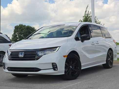 Used 2023 Honda Odyssey Sport image 2