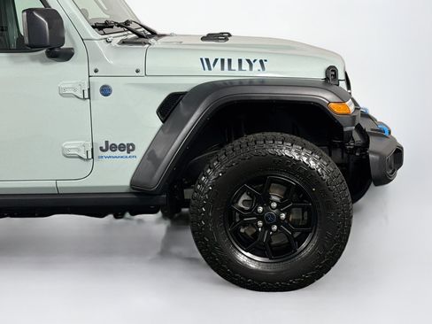 Used 2024 Jeep Wrangler Unlimited AWD/4WD image 44