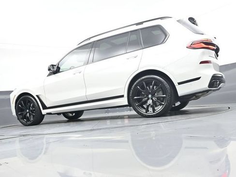Used 2025 BMW X7 M60i AWD/4WD image 45