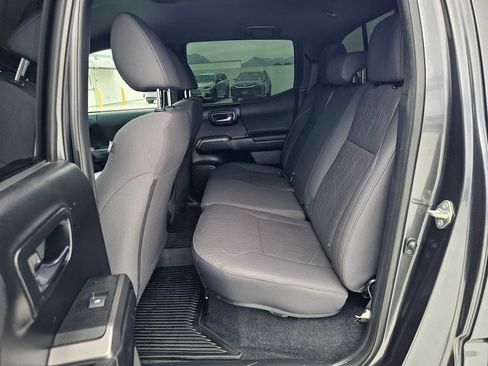 Used 2019 Toyota Tacoma TRD Off-Road w/ Technology Package AWD/4WD image 16