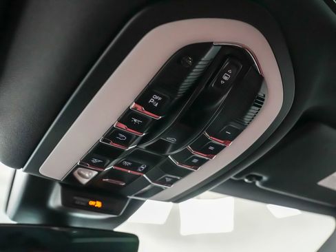 Used 2020 Porsche Macan GTS AWD/4WD image 28